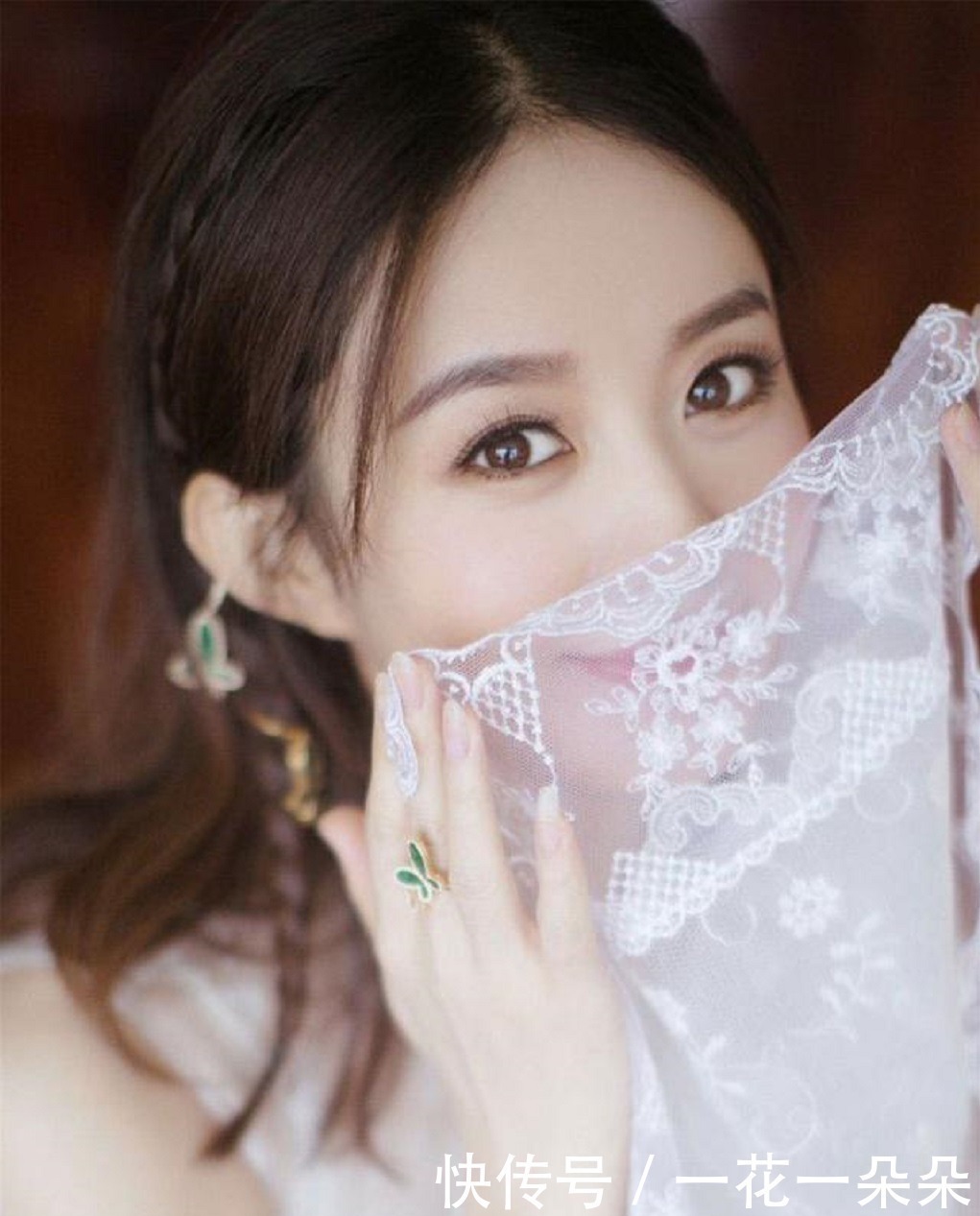 脸上有这5大特征的女生，天生的“带妆脸”，素颜干净清纯有气质