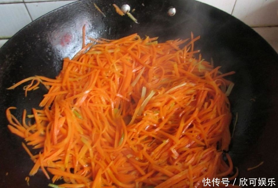 此菜孩子隔三差五就点名要吃,做对1步鲜甜味道好,孩子抢着吃