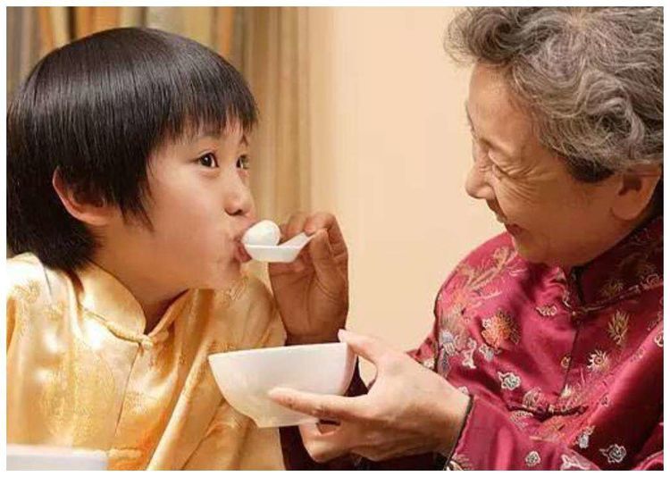 以下几种食物，可能会影响孩子的记忆和老人的血栓，尽量少食用