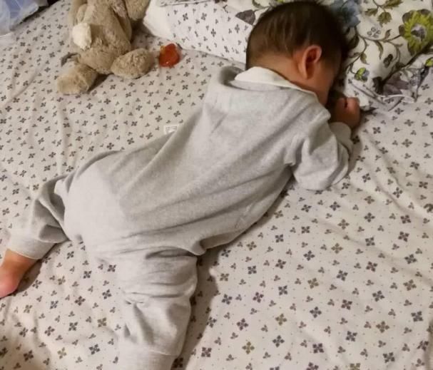 宝宝|宝宝不同的睡姿暗示着不同的性格?若是第四种,家长需要给予重视