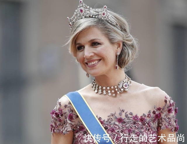 马克西 相比英国王室的珠宝,荷兰王室的珠宝也不容小觑!冠冕就来头不小!