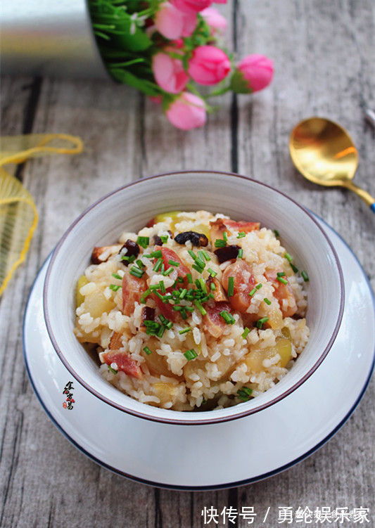 秋天，不妨试试此款焖饭，简单快捷又好吃，增强身体免疫力
