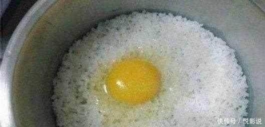 鸡蛋|蒸饭时电饭煲里打了一个鸡蛋,简直太美味了,你也可以尝试!