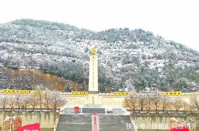 四月飞雪恋桃花