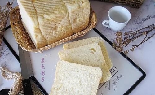 喜欢吃面包,隔几天就做一个,比蒸馒头都简单,喧软拉丝真好吃