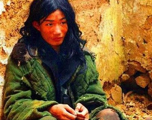 杨母|中国第一懒人，吃饭要喂，出门要父母挑，父母病逝后他饿死在家中