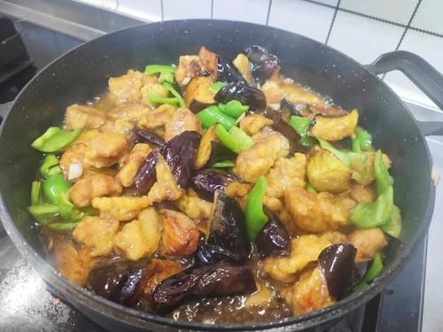 土豆淀粉|家常肉段茄子,怎样做最好吃?掌握窍门一次就成功,香喷喷有食欲