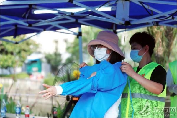 警戒线|上海公布昨日2例本土病例活动轨迹,现场直击中风险小区