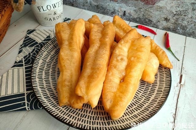 正确|炸油条,用酵母粉就错了,教你正确配方比例,蓬松酥脆、越吃越香