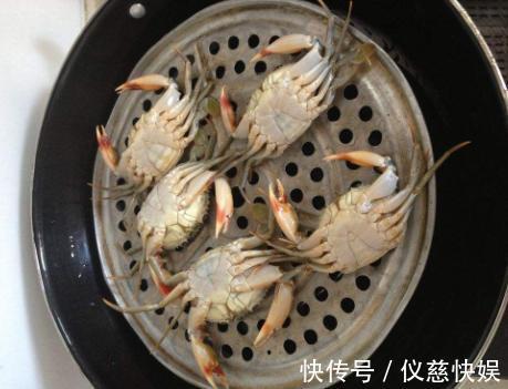 蒸螃蟹|蒸螃蟹时，用冷水还是热水？从前没注意，难怪蟹黄外流，肉不鲜美