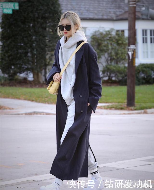 外套怎么搭配才不土试试这三种穿法,高级时尚很显气质