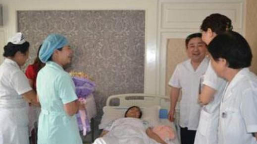 流产史|孕妈顺产4小时生下双胞胎,医生“多嘴”一句话,让丈夫执意离婚