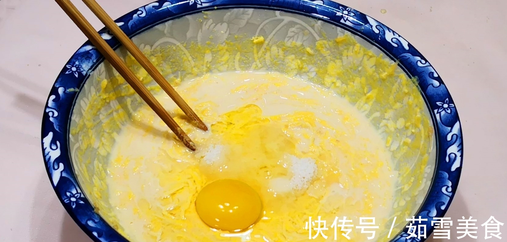 玉米面|玉米面又出新吃法，我家早餐隔三差五吃，比油条简单，比包子香