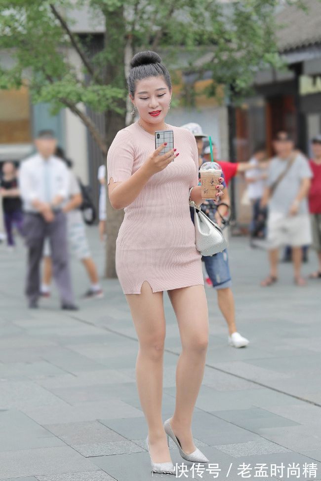 小姐姐|少妇身材微胖,穿紧身裙尽显诱人曲线韵味十足!阿姨也变小姐姐