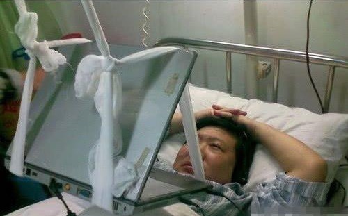 |搞笑图片幽默段子笑话大哥,看你还挺悠闲,不像生病的呢