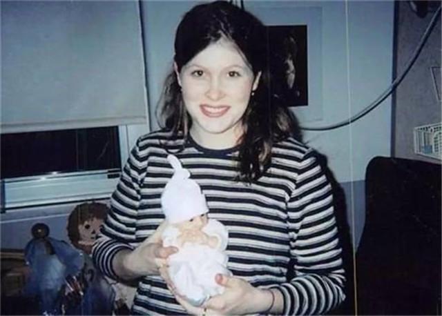 老妇人|现实版“拇指姑娘”!出生时仅25厘米,打破世界纪录,现如今判若两人