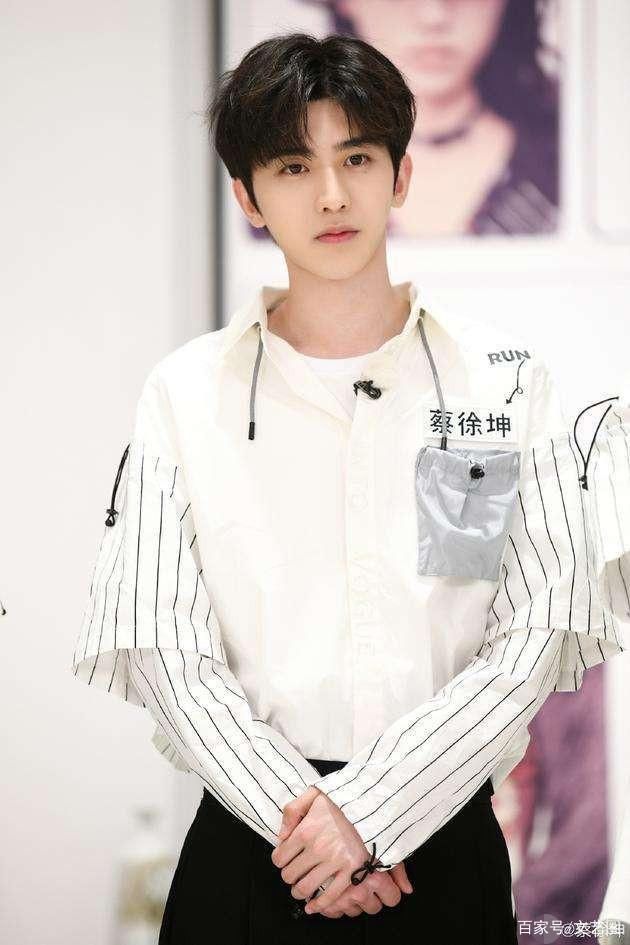 成员|跑男合照42岁李晨P图太猛比蔡徐坤还嫩,网友调侃滤镜比城墙还厚