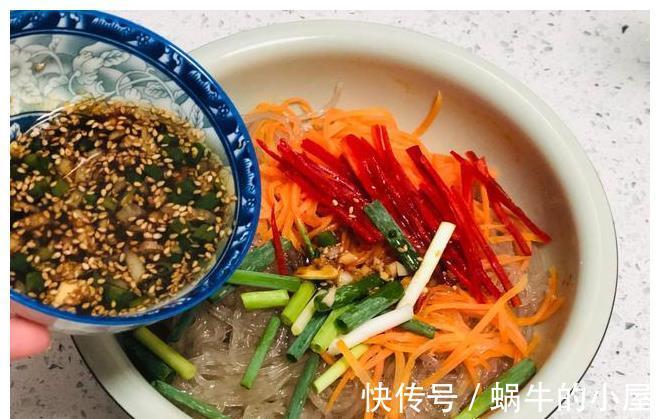 粉条|天气热了,胡萝卜加粉条这样做,我家一周吃5次,解腻还解馋