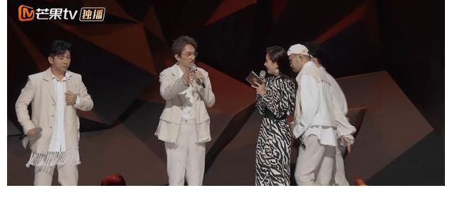 《披荆斩棘》突发意外,网友还原林志炫跌落实情,比正片严重很多