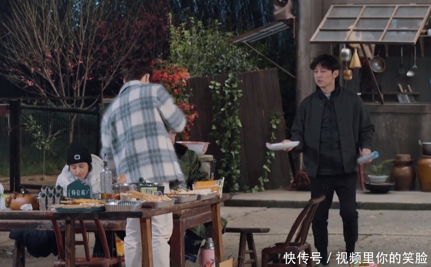 牛排 不怕得病?何炅张子枫吃被狗咬过的牛肉,张艺兴的加工方式引热议