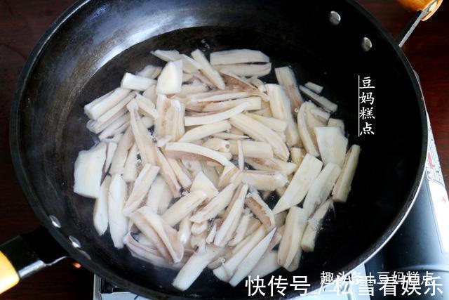 芹菜段|清炒莲藕时,记得多加这2样蔬菜,爽口更下饭