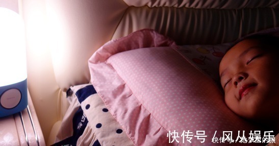 孩子|孩子如果经常这么睡觉,以后可能与高个子无缘,父母要多加注意了