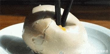 流油|央视又“曝光”了!一戳就流油的海鸭蛋,这流出的“油”哪来的