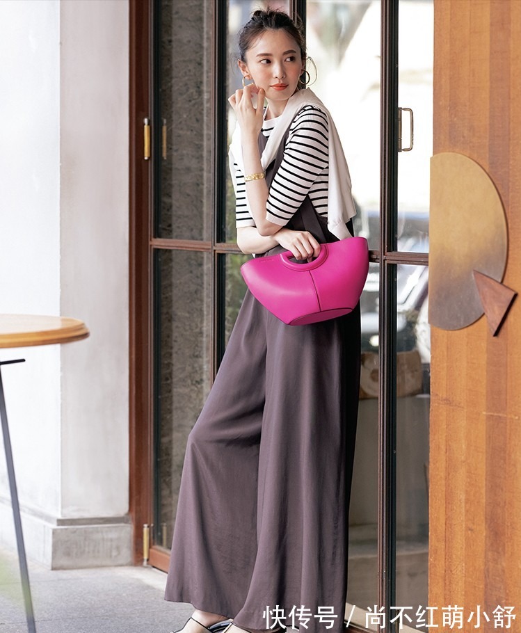 连体裤|今年突然火了一种新搭配叫:连体裤+基础上衣,越看越心动