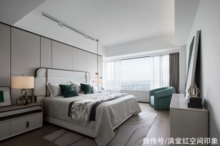 天地|精致轻奢,勾勒出时尚天地