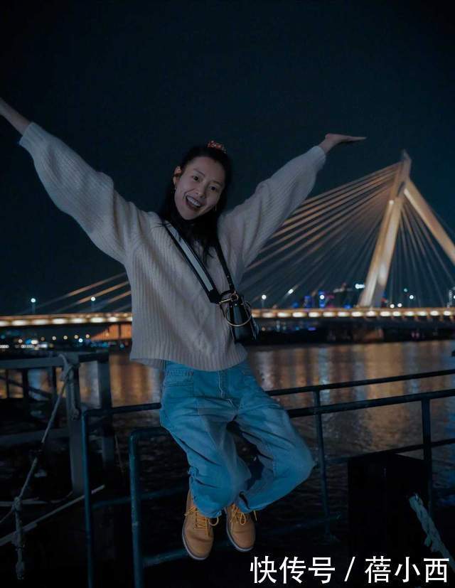 身材|刘雯的超模身材穿啥都合理,羊羔毛皮外套配运动套装,气场开挂