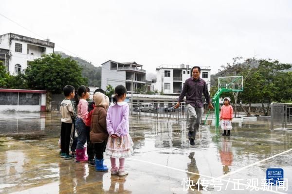 乡村教师|边境线上的“燃灯人”