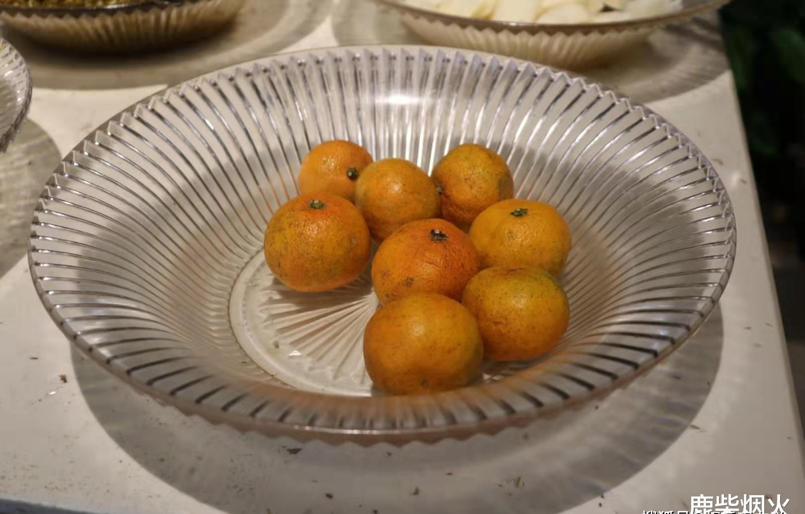  去市里看堂妹，找了一家本土饭馆，6个菜吃到撑，结账不到一百块