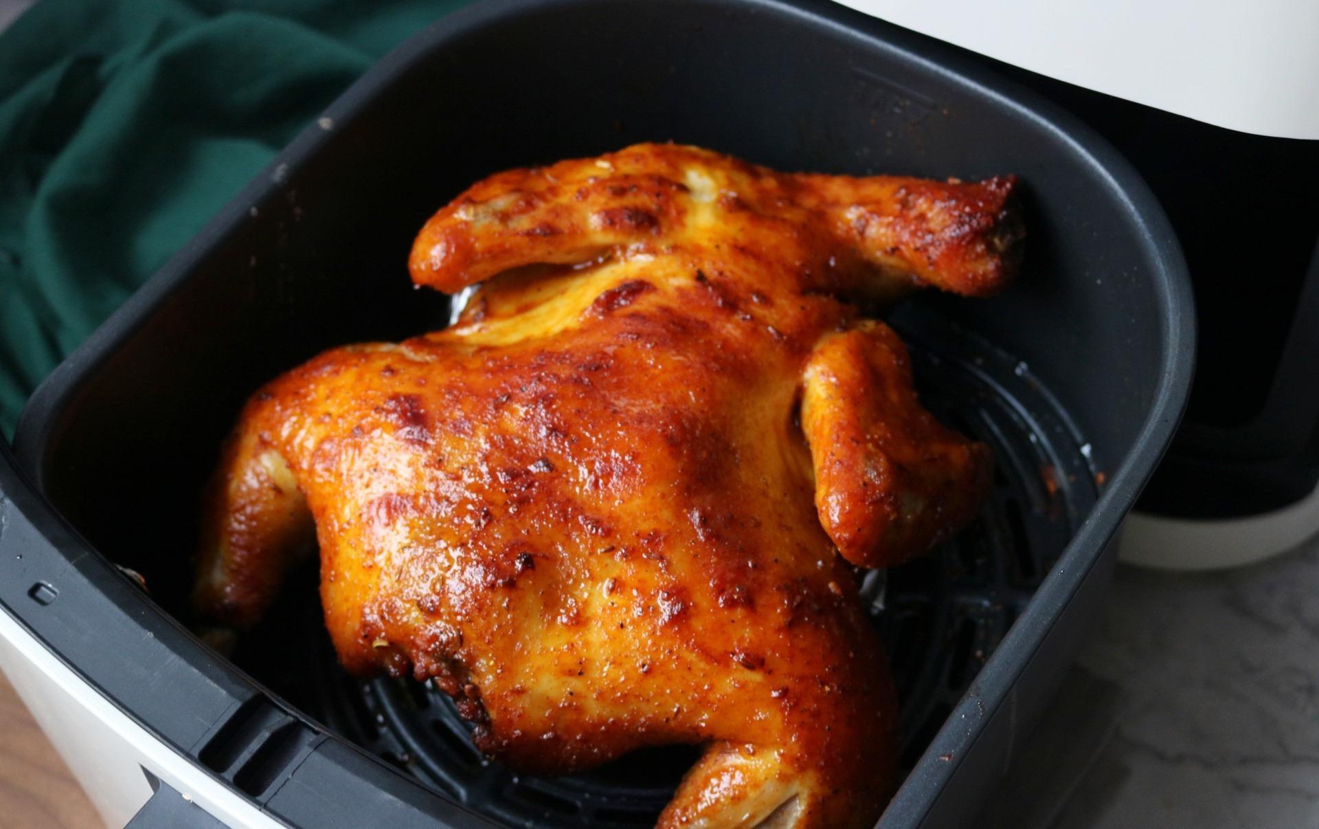 天气太冷了，用一只香喷喷的烤鸡，来抵御寒冷，真好吃呀