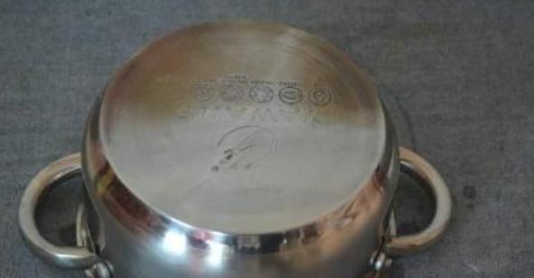  不锈钢锅发黑难清理教你用上这一招，立马像新的一样