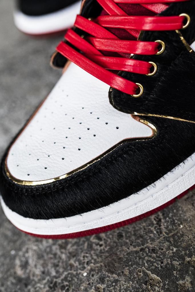 AJ1 钩子里灌水新玩法“牛转钱坤”，限量仅 88 套！