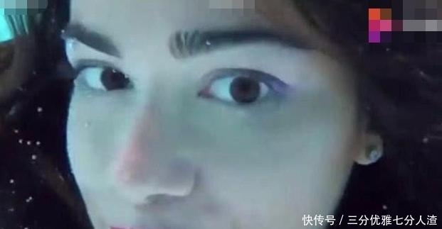 美女|美女水下化妆,睫毛膏流出来瞬间以为失败了,最后却让人不淡定