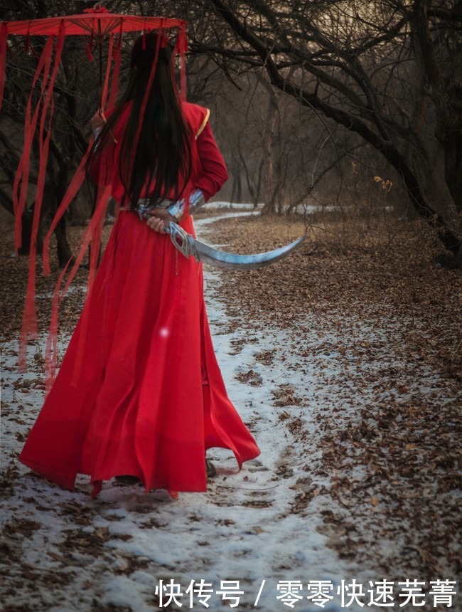 天官赐福Cos这个花城婚服绝了！网友是羡慕不来的身高和颜值