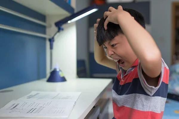 特征|调查发现：小时候有4个特征的孩子，大多是潜在学霸，家长要重视