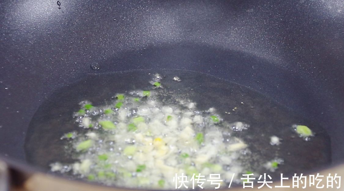 天气寒冷,碰到这牛奶麻辣烫,我绝不手软,真香!吃完浑身暖烘烘