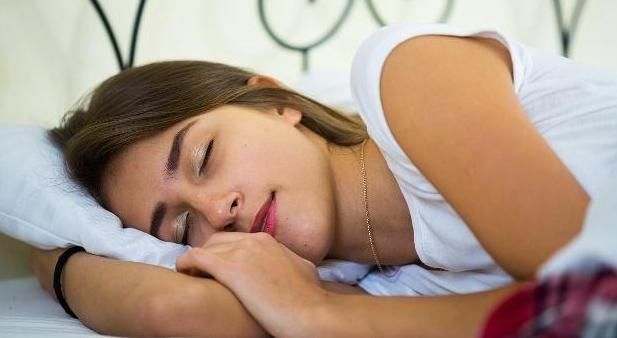 中风|为何有人睡觉时会流口水,或许是几种疾病引起的,别大意了!