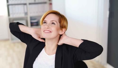 女性|快50岁时,女性下半身若没有这4种表现,恭喜你,说明你还年轻