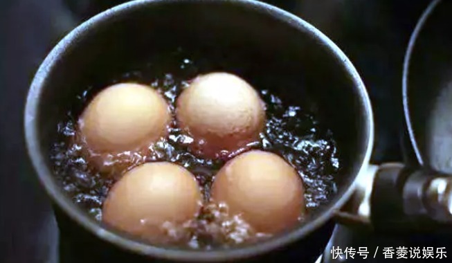 通透性|老妈在盆里埋点料,虎皮兰吃了一夜冒10个芽,花盆都炸了!