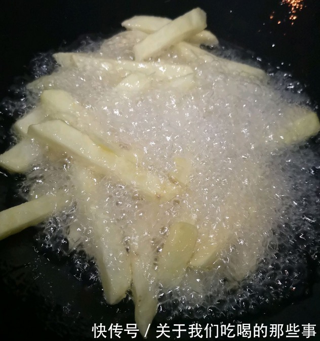 切条|土豆切条后别直接炸，教你2个方法，薯条又香又脆，比买的更好吃