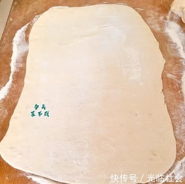 烫面|温水或凉水和面都不对,试试我烙饼的特殊方法,松软酥香,放一天都不会硬
