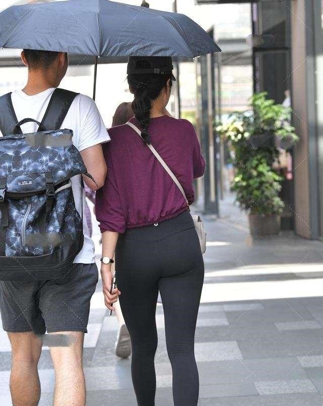 牛仔外套 长腿姑娘适合穿打底裤，简约中透着个性感，更加雅致！