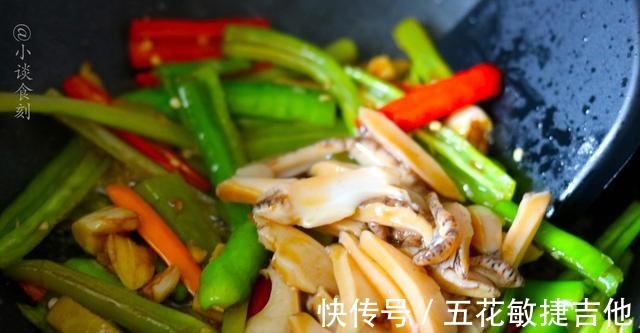韭苔|小两口的精致晚餐，晒到朋友圈火了，网友不仅会吃，还会过日子！