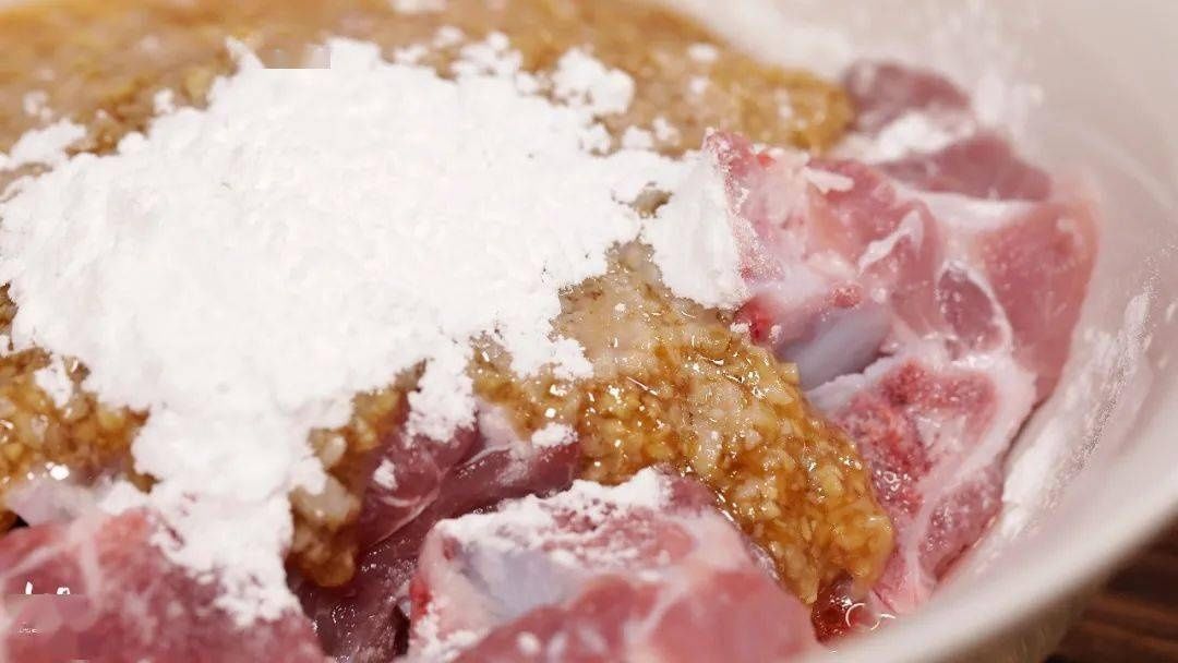 吃腻了糖醋排骨!一腌一蒸,香到邻居来敲门!