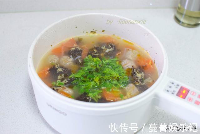 午饭|50岁阿姨午饭一人食，五彩炒饭丸子汤，不糊弄不凑合认真生活