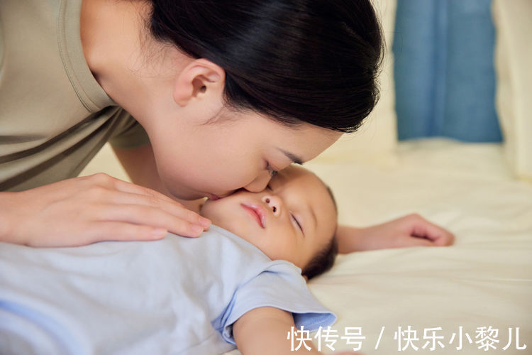 小宝宝|宝宝有12个“磨人”的特征,说明智商更高!妈妈别怕累反应高兴