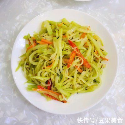 神秘美味爽口脆～炝炒佛手瓜，今晚请偷偷吃